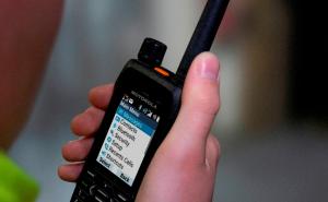 Motorola Solutions kündigt Breitband-Innovationen für einsatzkritische TETRA-Funkgeräte an
