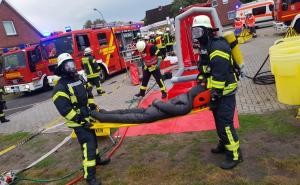 Feuerwehr und Gefahrguteinheiten übten den Ernstfall