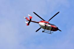 Hubschrauber ermöglichen schnelle Rettung von Personen in Notlagen.