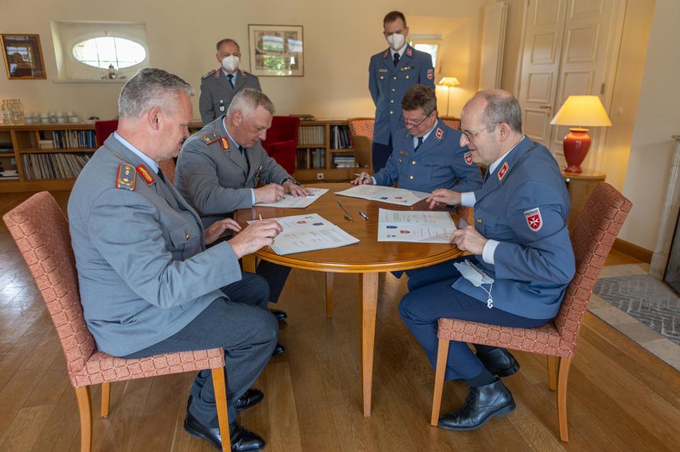 Malteser Hilfsdienst und Bundeswehr vereinbaren enge Zusammenarbeit.