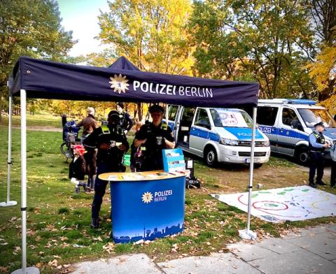 Mobile Wache der Polizei Berlin