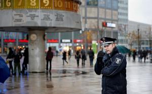 Motorola Solutions schließt 10-Jahres-Servicevertrag für TETRA-Digitalfunkgeräte mit der Polizei Berlin