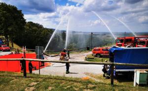 100.000 Liter Löschwasservorrat für Waldbrände hochgepumpt