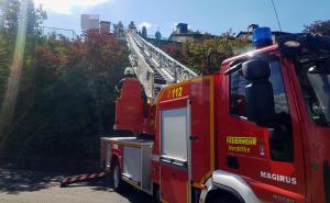 Feuerwehr rettet Person aus Dachstuhl