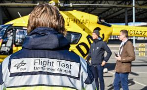 DLR und ADAC Luftrettung zeigen neues Konzept für Rettungsmobilität im Live-Versuch