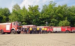 Gespendete Feuerwehrfahrzeuge an ukrainische Feuerwehrkräfte übergeben