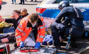 Teamwork fürs Leben: Auszubildende zum Notfallsanitäter trainieren mit Polizeieinheiten