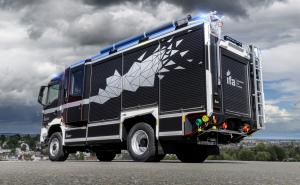 ZIEGLER liefert Löschfahrzeug mit außergewöhnlicher Beklebung an das Interkantonale Feuerwehr-Ausbildungszentrum