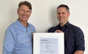 Verleihung des ISO 27001 Zertifikats durch TÜV Rheinland