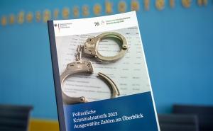 Neuer Lagebericht zu Rechtsextremisten in Sicherheitsbehörden: Verfassungsfeinde schnell erkennen und bekämpfen