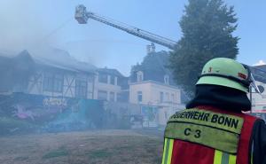Brand einer Schreinerei in Bad Godesberg und entgleiste Straßenbahn