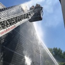 Fassadenbrandbekämpfung durch die Feuerwehr Velbert