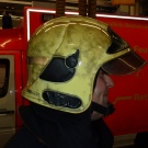Feuerwehrhelm mit einer charakteristischen Helmschalenform