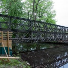 Bis auf einige Feinarbeiten fertiggestellte Brücke.