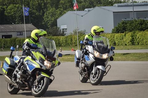 Fahrtfortbildung wird von zwei Kradfahrern des Polizeipräsidiums Bochum in...