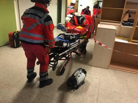 Rettungskräfte kümmerten sich um die Erstversorgung der Verletzten
