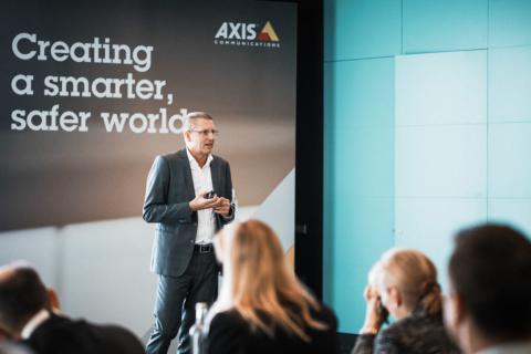 Bild: Axis CEO Ray Mauritsson auf dem Axis Partnertag 2019; Copyright: Axis...