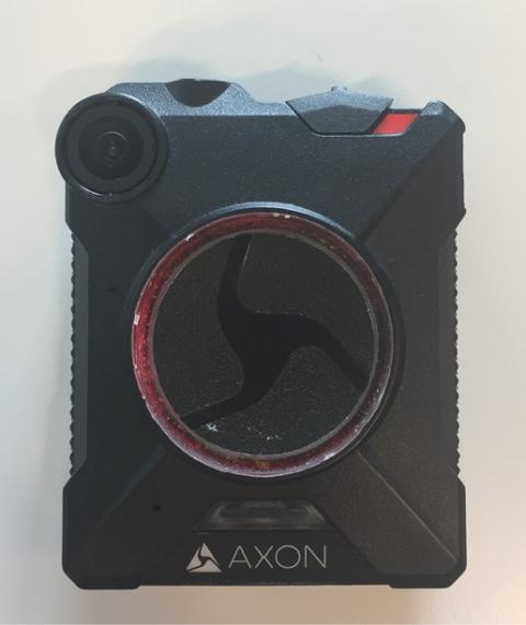 Hier eine Bodycam des Herstellers Axon, die in Baden-Württemberg verwendet...