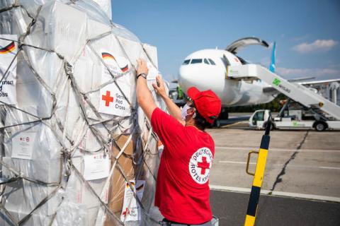 Hilfsgüter Kontrolle vor dem Abflug nach Beirut