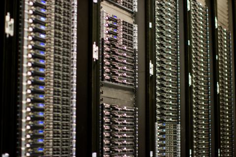 Große Datenbanken wie Server verfügen stets über redundante Elemente.