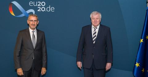 Präsident des BBK, Armin Schuster, und Bundesinnenminister, Horst Seehofer,...