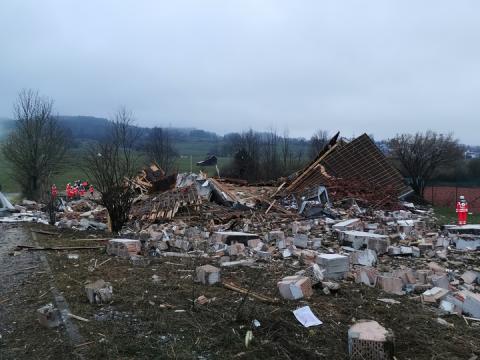 Totalschaden nach Gasexplosion eines Sportheimes im bayerischen Oberbeuren.