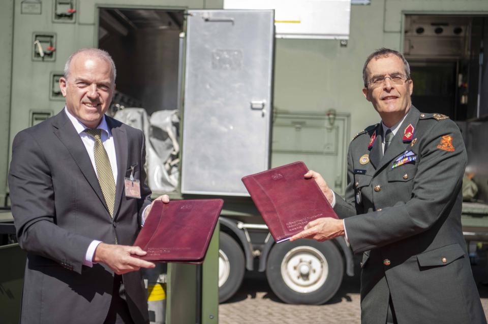 Vertragsunterzeichnung in Niederlande durch Major General Ivo de Jong, Deputy...
