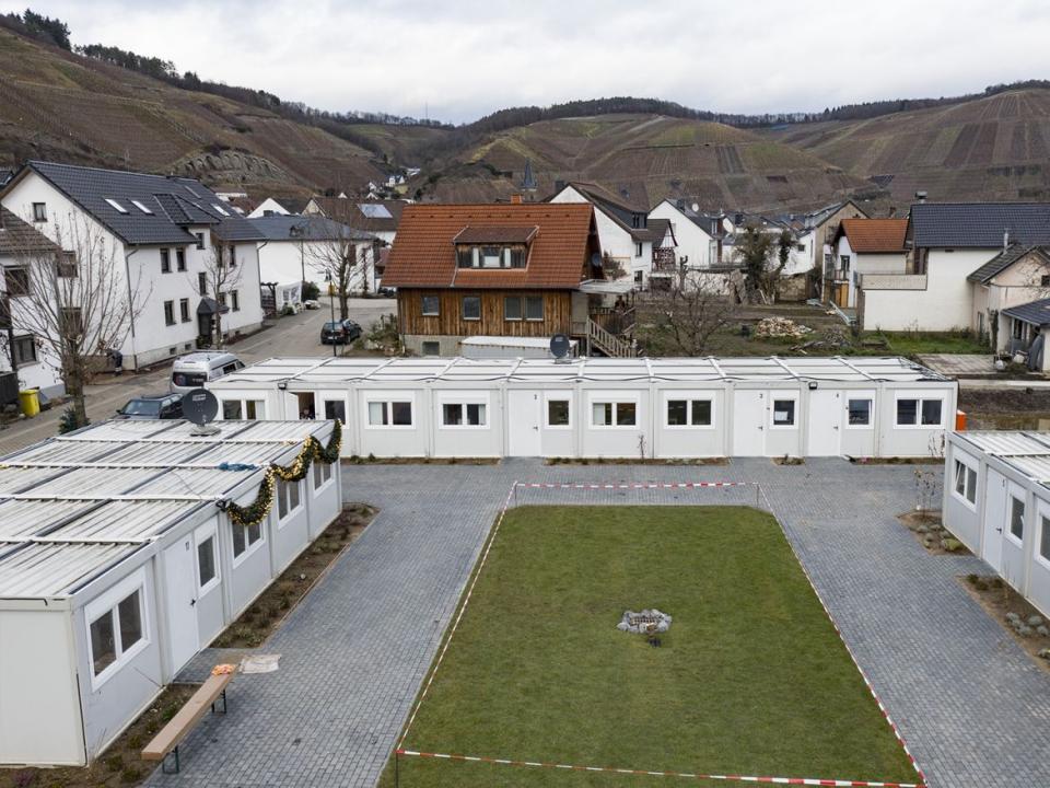 Überblick über eine neu errichtete Gemeinschaftswohnanlage in Rheinland-Pfalz