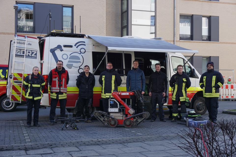 Amtshilfe für die Polizei in Essen durch die Feuerwehr Dortmund mit...