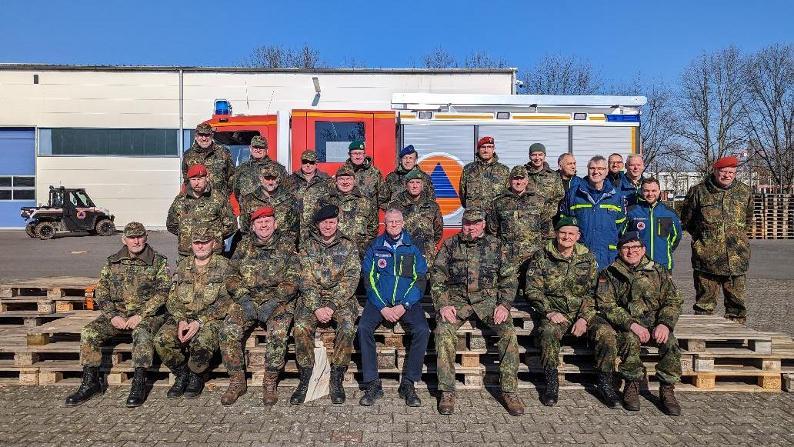 Zivil-Militärische-Zusammenarbeit durch Besuch der Bundeswehr im BBK gestärkt