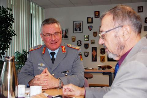 Roland Brunner (links) beim Interview durch CP-Redakteur Hans-Herbert Schulz.