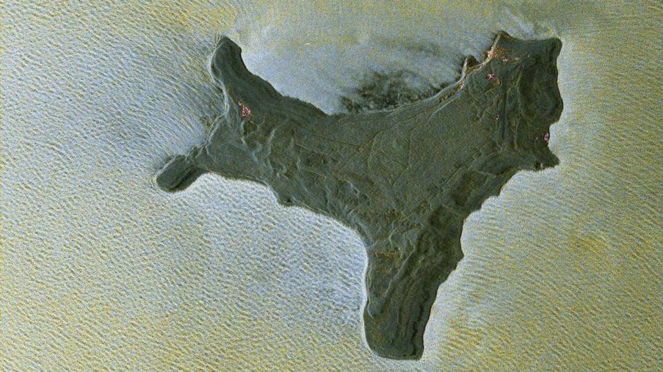 TerraSAR-X-Bild des Monats: Die Steilküsten der Weihnachtsinsel