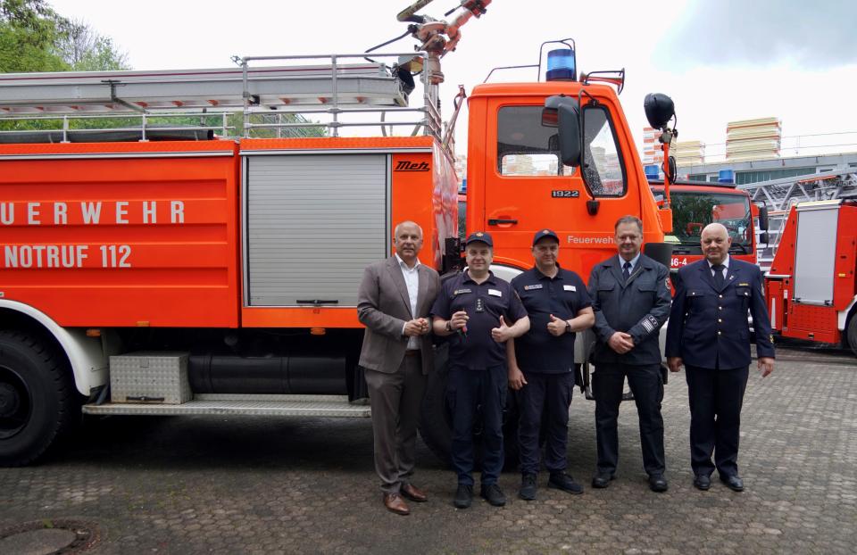 Hessen übergibt Feuerwehrfahrzeug mit Verpflegungspaket an die Ukraine