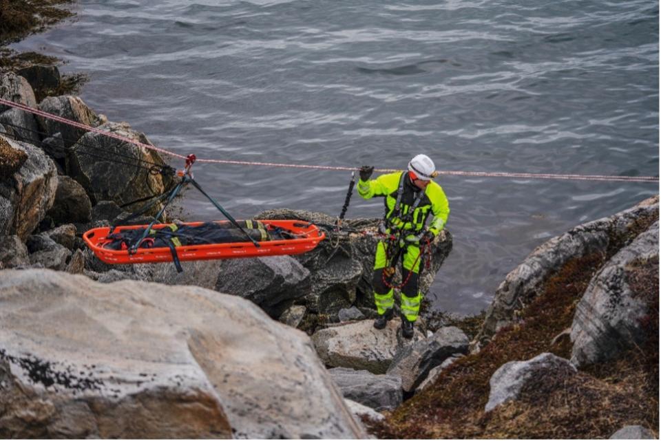 Höhenretter aus Grönland testen Einsatzkleidung von Viking mit der GORE-TEX...