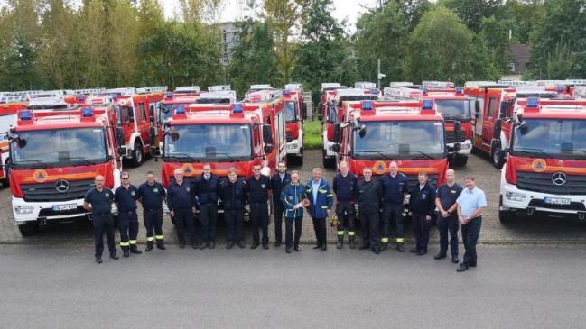 Ergänzende Ausstattung: Bund übergibt vier neue Löschgruppenfahrzeuge an...