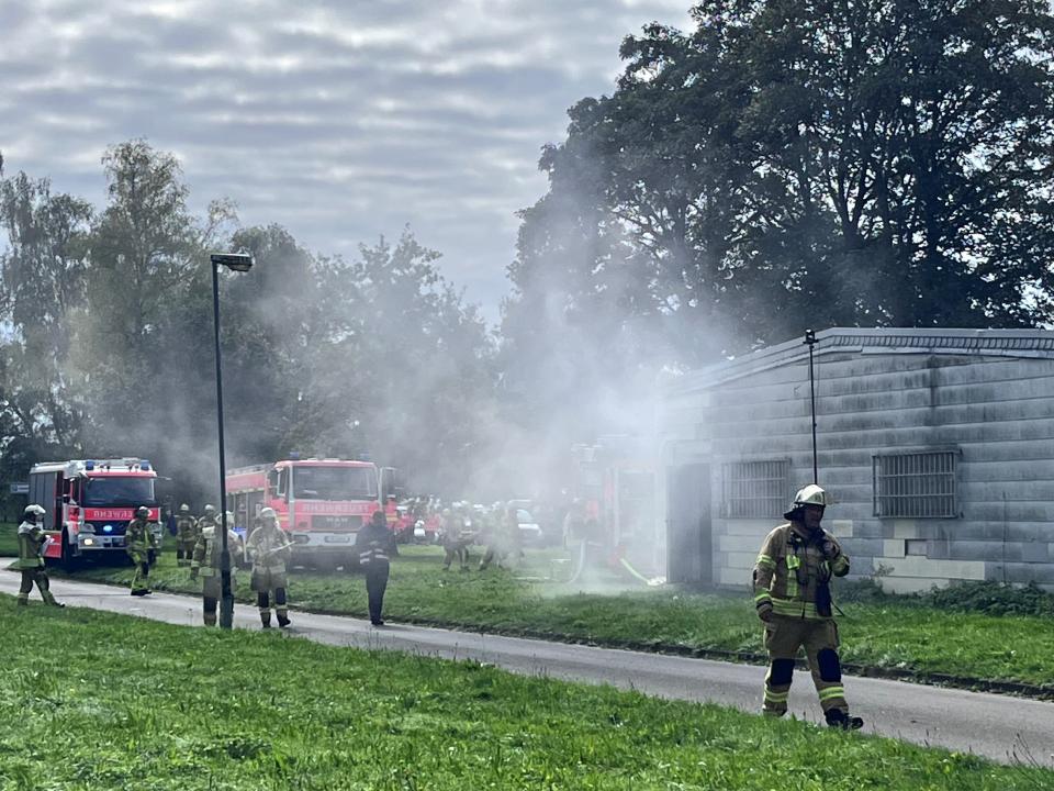 Feuer im Mobilmachungsstützpunkt Düsseldorf-Hubbelrath! Auch die Feuerwehr...