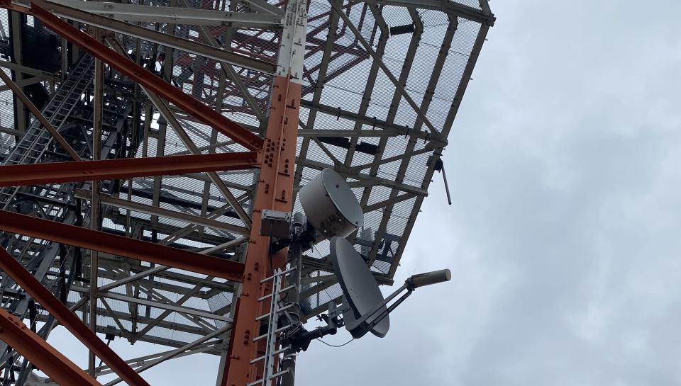 Die Satelliten-Antenne aller Stationen müssen beim Wechsel des geostationären...