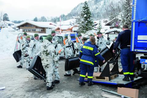 Im Rahmen der Schneehilfe in Bayern hat die Streitkräftebasis den Einsatz der...