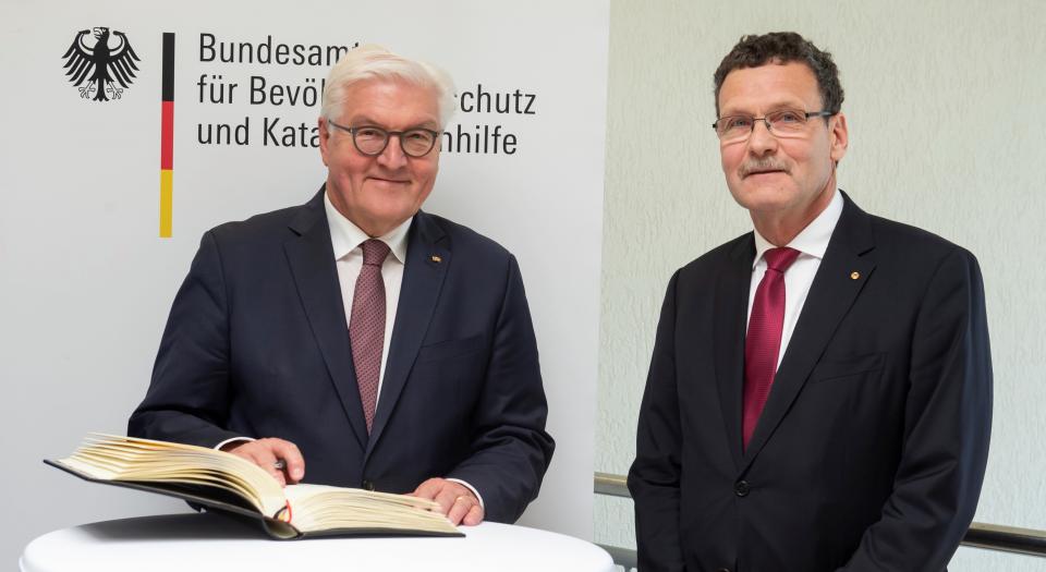 Bun­des­prä­si­dent Stein­mei­er und BBK-Prä­si­dent Un­ger