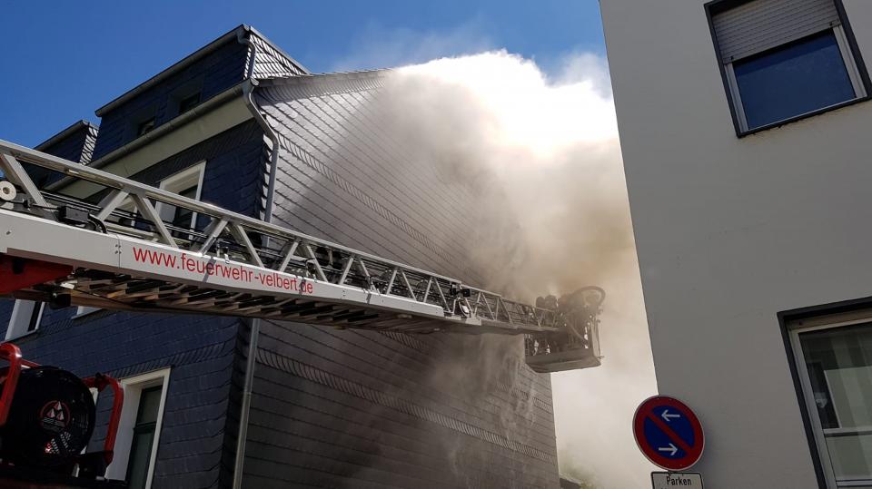 Feuerwehreinsatz bei einem Fassadenbrand